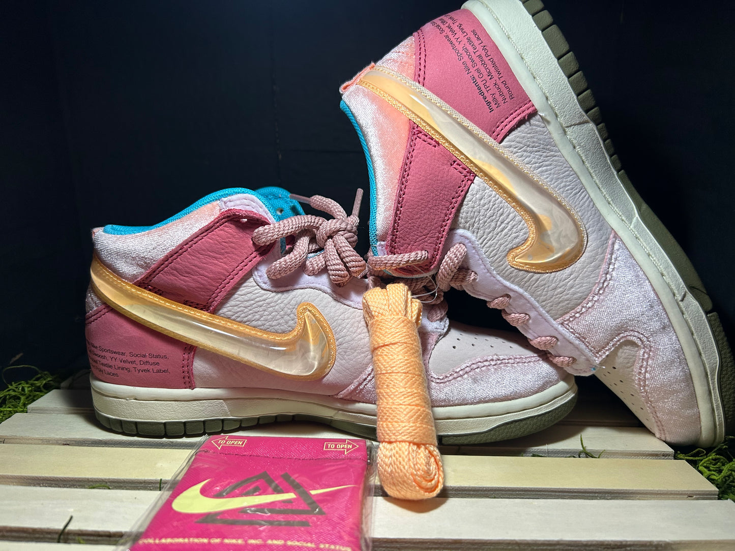 Dunk Sb Mid x Social Status ‘Strawberry Milkshake’