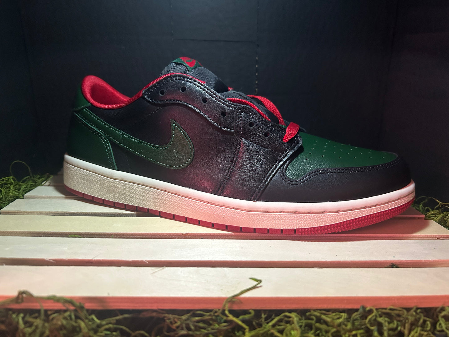 Retro 1 Low OG Gorge Green Varsity Red