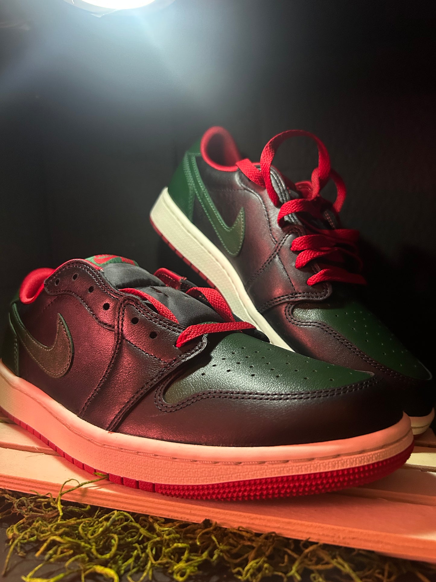 Retro 1 Low OG Gorge Green Varsity Red