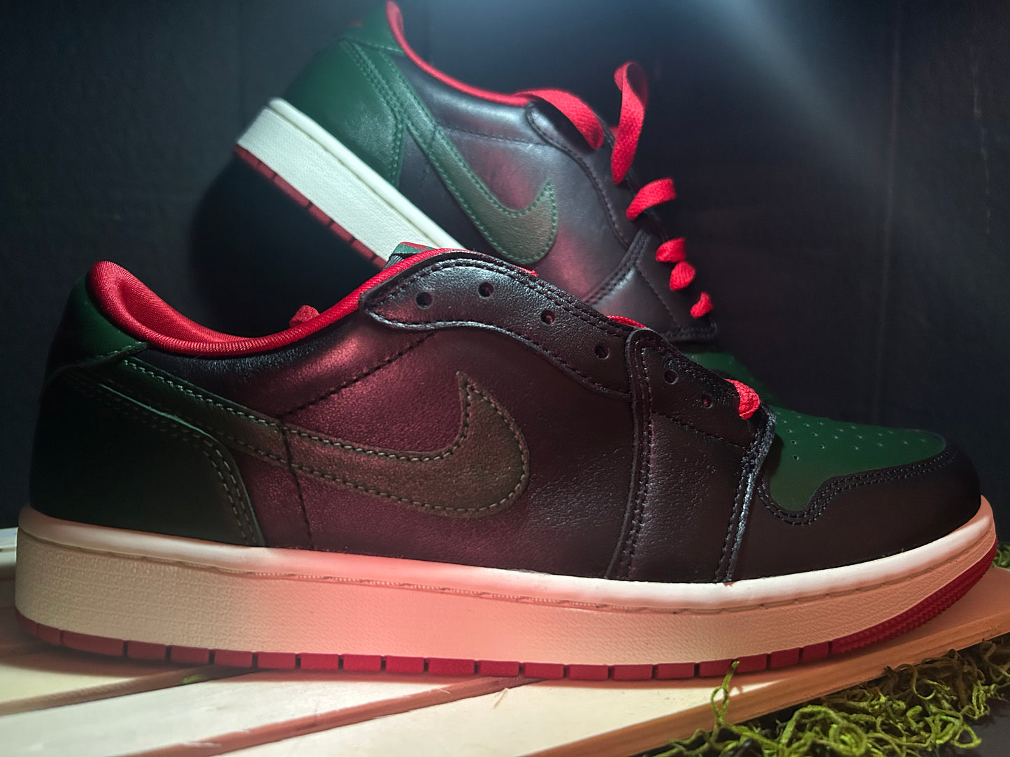 Retro 1 Low OG Gorge Green Varsity Red