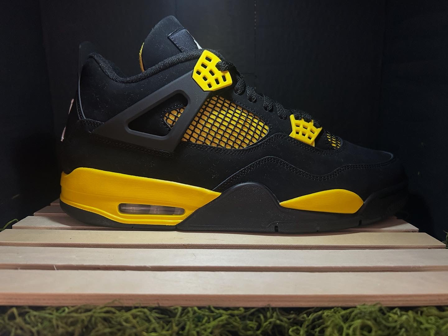 Retro 4 ‘Thunder Yellow’