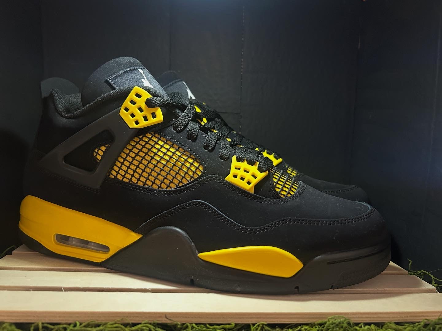 Retro 4 ‘Thunder Yellow’