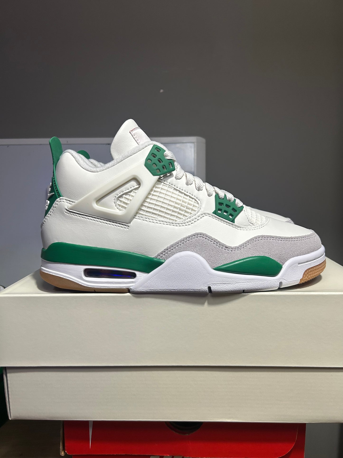 Retro 4 ‘Pine Green SB’